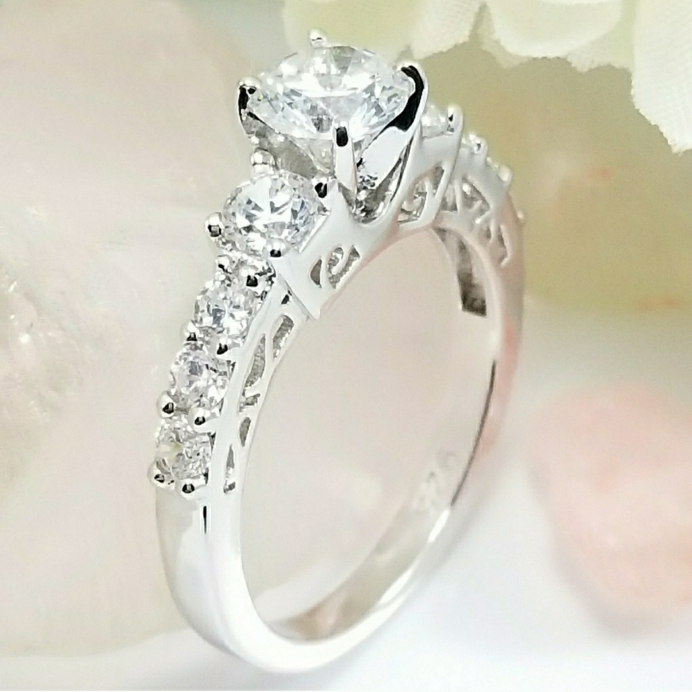 NeWSterling silver CZ anniversary/engagement ring